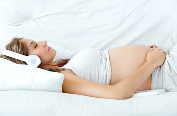 Pregnant woman listening to hypnobirthing music